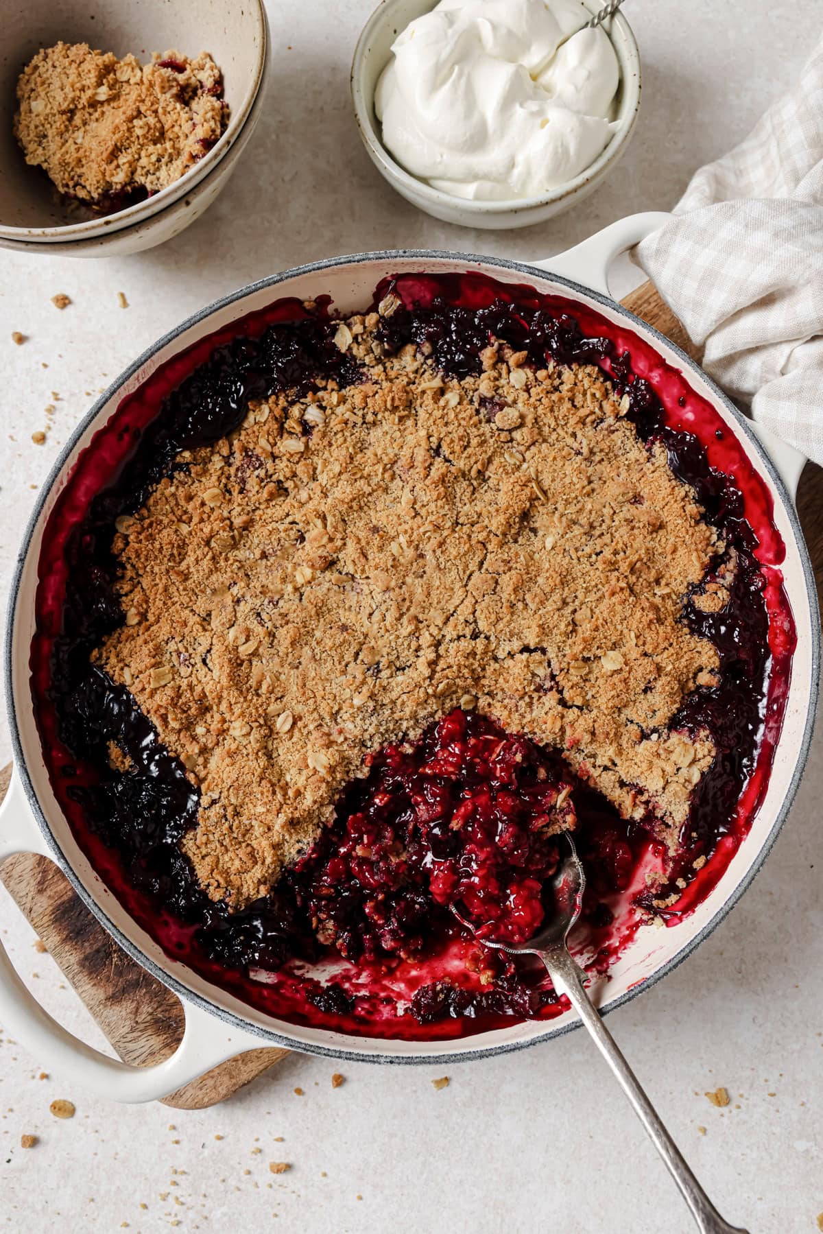 The Ultimate Mixed Berry Crisp: Perfect Crowd-Pleasing Summer Dessert